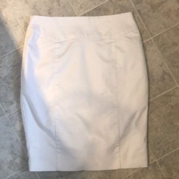 White pencil skirt - Picture 2 of 4